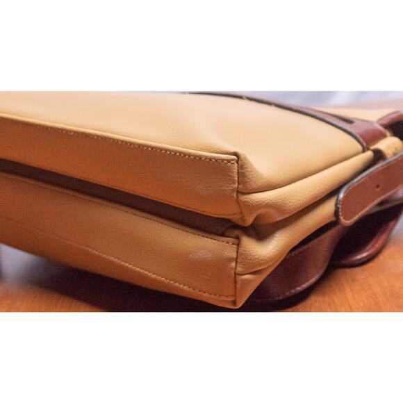 CL AMERICA Medium Tan Messenger Shoulder Bag Purse Roomy Handbag Faux Leather - Picture 5 of 8